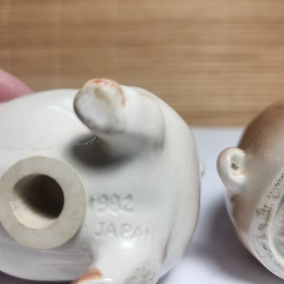 Vintage Pig Salt and Pepper Shakers Made in Japan 1982 Farmhouse Kitchen - Picture 9 of 14